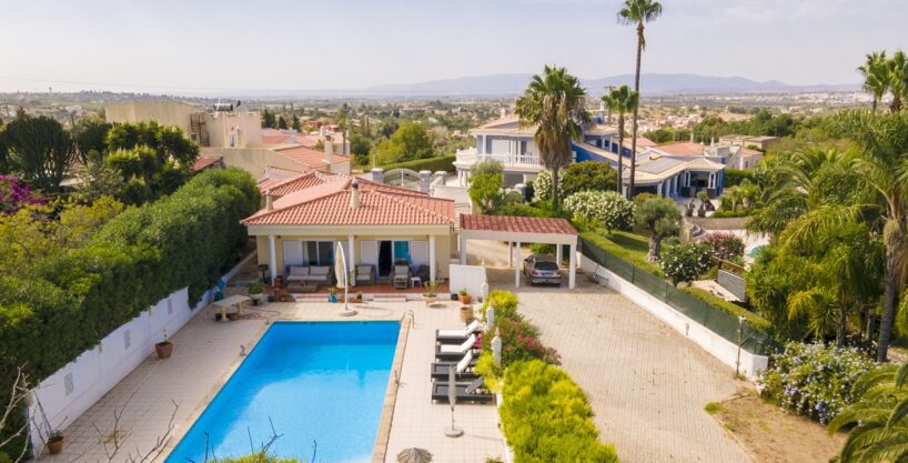 4 bed private villa for sale in Carvoeiro, Algarve 1