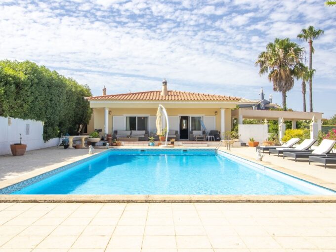 4 bed private villa for sale in Carvoeiro, Algarve 3