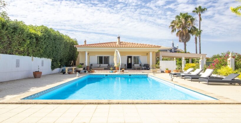 4 bed private villa for sale in Carvoeiro, Algarve 3