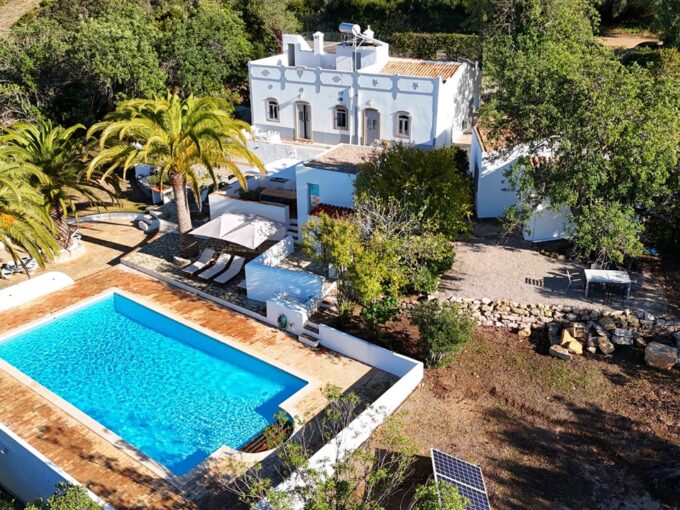 4 bed quinta with annexe for sale in Almancil, Algarve 1