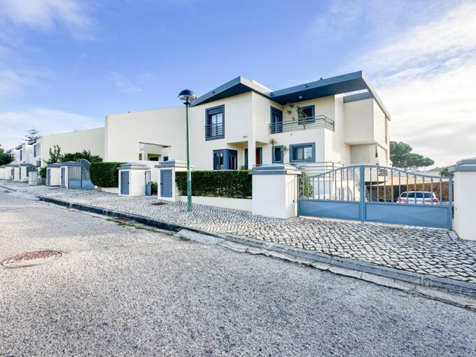 4 bed semi detached townhouse in Semino, Quarteira 1