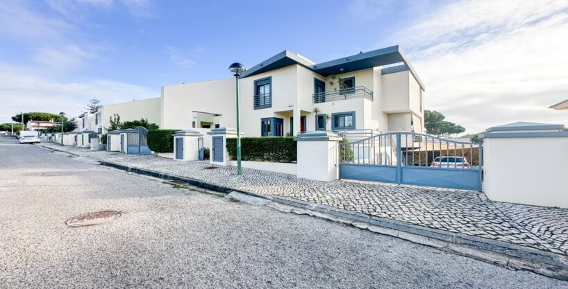 4 bed semi detached townhouse in Semino, Quarteira 1