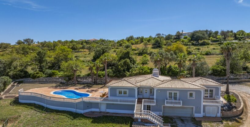 4 bed villa for sale in Boliqueime, Algarve 1