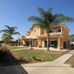 4 bed villa in Brejos, Olhos de Agua, Algarve 1
