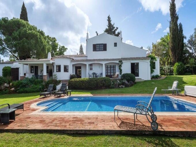 4 bed villa with land in Mexilhoeira Grande, Portimao, Algarve 2