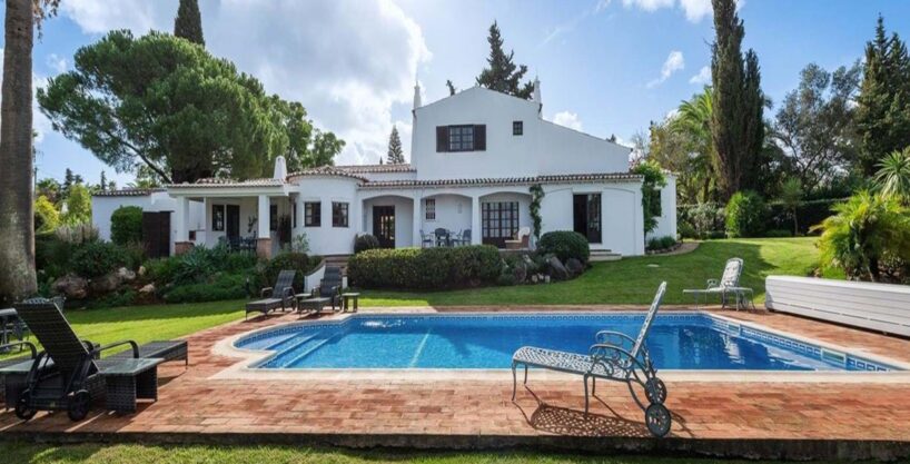 4 bed villa with land in Mexilhoeira Grande, Portimao, Algarve 2