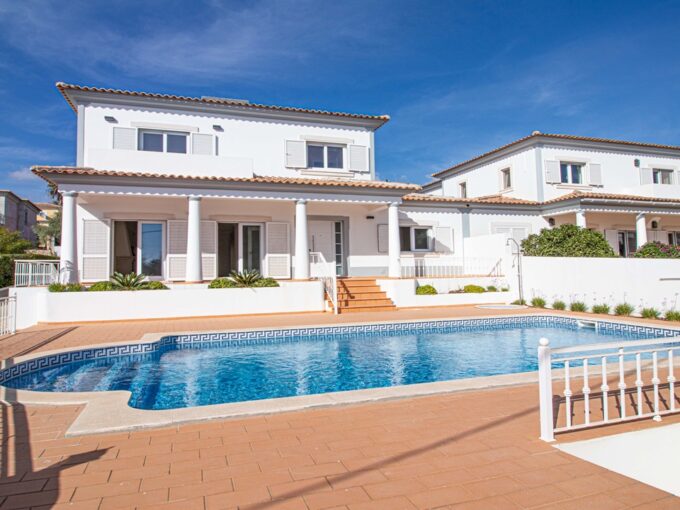4 bed villa with pool in Almancil, Algarve for sale 1