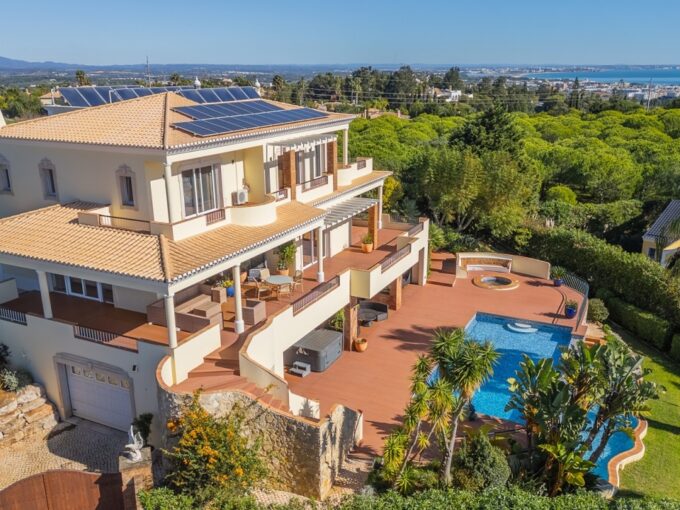 5 bed villa for sale in Praia da Luz 1