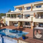 5 bed villa for sale in Praia da Luz, West Algarve 1
