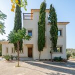 5 bed villa with land for sale in Albufeira, Algarve 1