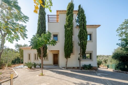 5 bed villa with land for sale in Albufeira, Algarve 1