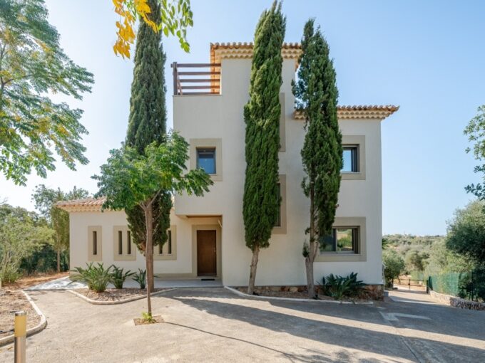5 bed villa with land for sale in Albufeira, Algarve 1