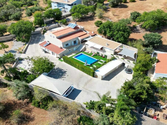 6 bed country villa for sale in Sao Clemente, Loule, Algarve 1