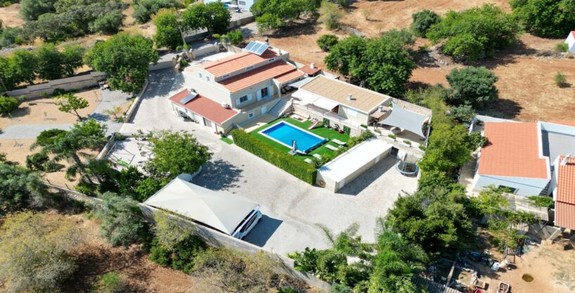 6 bed country villa for sale in Sao Clemente, Loule, Algarve 1