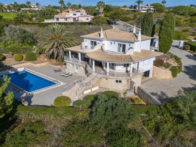 Algarve golf villa for sale in Boavista Resort, Lagos 1