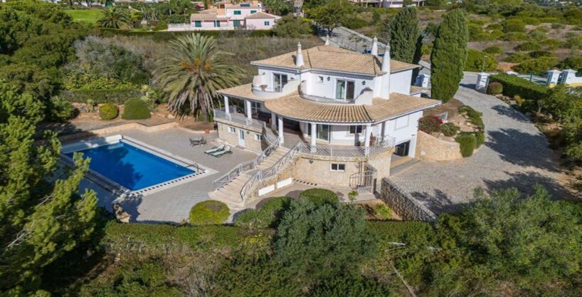 Algarve golf villa for sale in Boavista Resort, Lagos 1