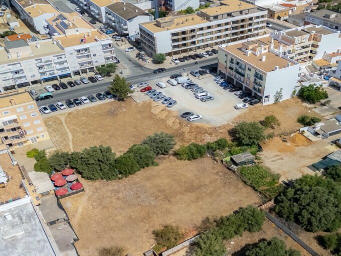 Building land for apartments and offices in Almancil, Algarve 1