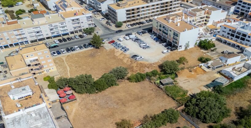 Building land for apartments and offices in Almancil, Algarve 1