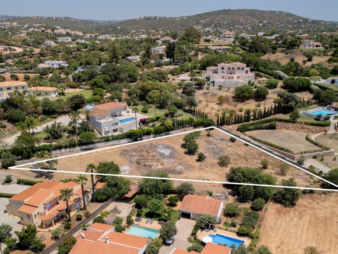 Building plot in Vale Formoso, Almancil with sea views 1