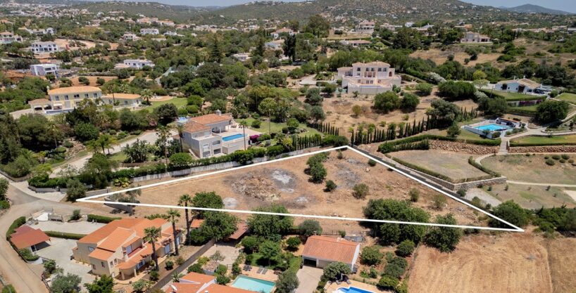 Building plot in Vale Formoso, Almancil with sea views 1