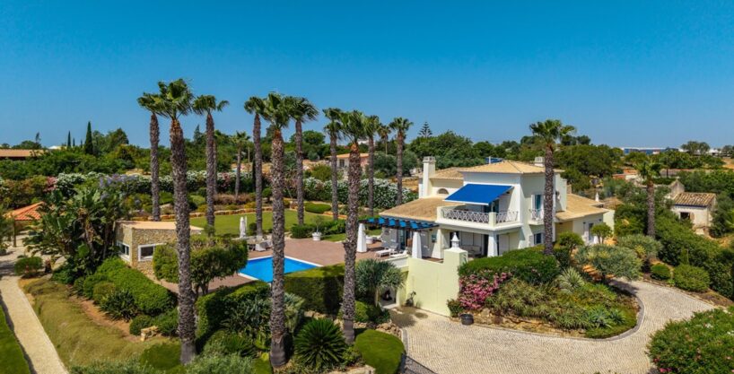 East Algarve 4 bed villa with great views in Pechao 1