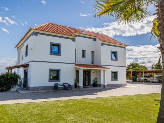 East Algarve 4 bed villa with views in Moncarapacho 3