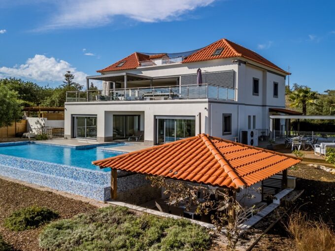 East Algarve 4 bed villa with views in Moncarapacho 5