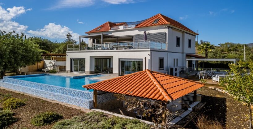 East Algarve 4 bed villa with views in Moncarapacho 5