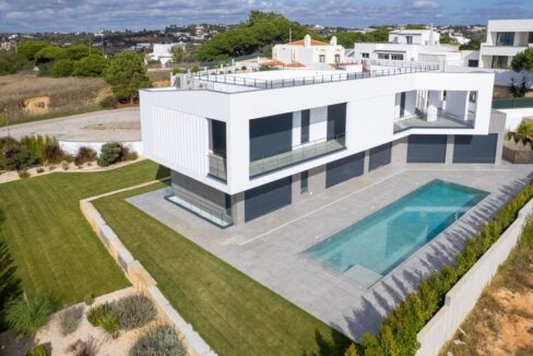 Luxury Algarve villa for sale near Galé beach 5