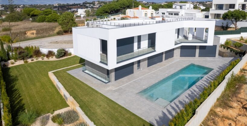 Luxury Algarve villa for sale near Galé beach 5