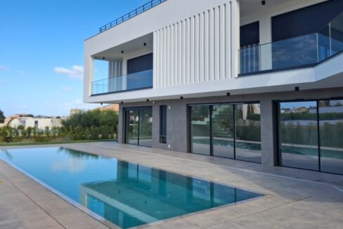Luxury Algarve villa for sale near Gale beach, Albufeira 1