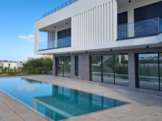 Luxury Algarve villa for sale near Gale beach, Albufeira 1