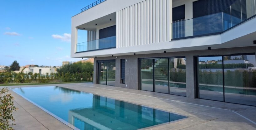 Luxury Algarve villa for sale near Gale beach, Albufeira 1