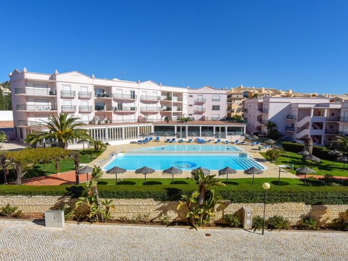 Modern 1 bed apartment close to the beach in Praia da Luz, Algarve 1