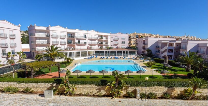 Modern 1 bed apartment close to the beach in Praia da Luz, Algarve 1