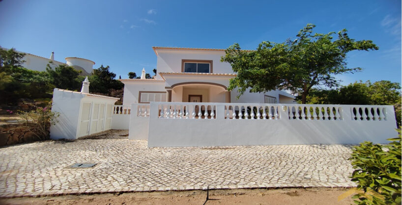 Renovated 4 bed villa for sale in Budens West Algarve 1