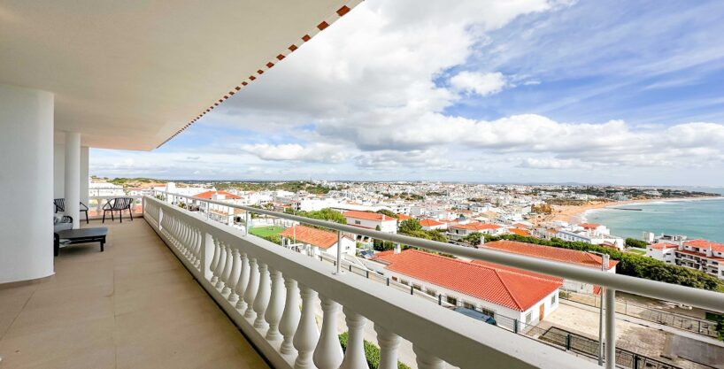 Sea view 4 bed luxury apartment for sale in Albufeira 1