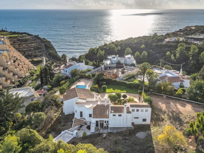 Seafront detached villa for renovation in Carvoeiro, Algarve 1