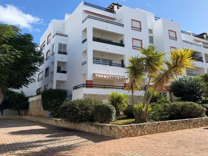 Top floor 2 Bed apartment for sale in Tavira, Algarve 1