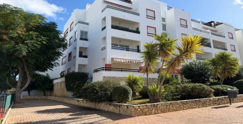 Top floor 2 Bed apartment for sale in Tavira, Algarve 1