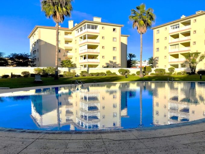 Top floor 2 bedroom apartment for sale in Vilamoura, Algarve 1