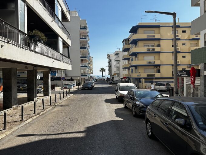 1 bed apartment for sale in central Quarteira, Algarve 1