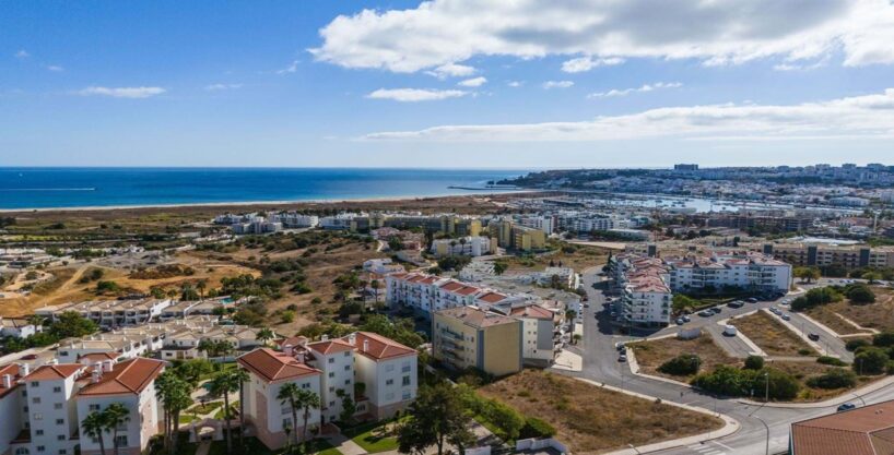2 bed apartment with sea views in Albardeira, Lagos, Algarve 3
