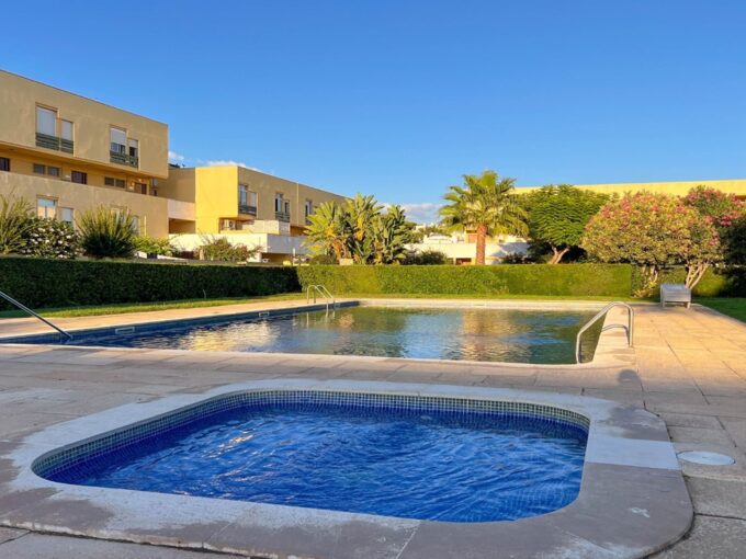 2 bed renovated apartment for sale in Vilamoura, Algarve 1