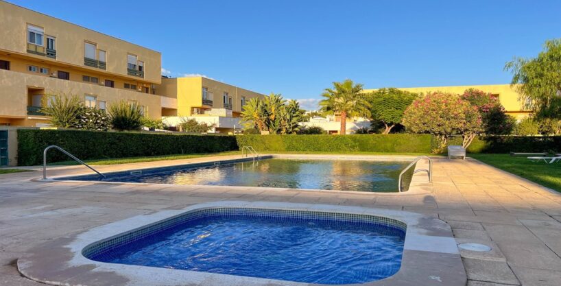 2 bed renovated apartment for sale in Vilamoura, Algarve 1