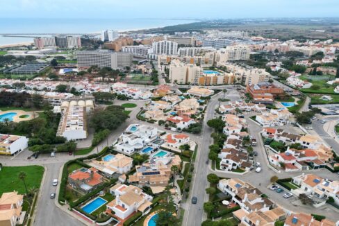 2 bed townhouse near the beach in Quarteira, Algarve 1