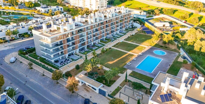 3 bed ground floor apartment for sale in Albufeira, Algarve 1