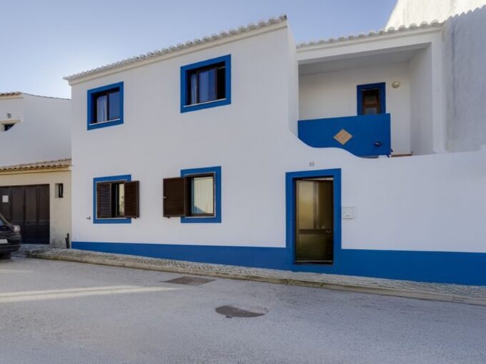 3 bedroom townhouse in the centre of Vila do Bispo, Algarve 1
