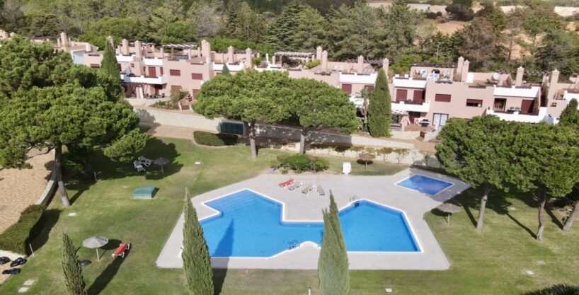 4 bed townhouse for sale in Vila Sol Golf Resort, Algarve 1