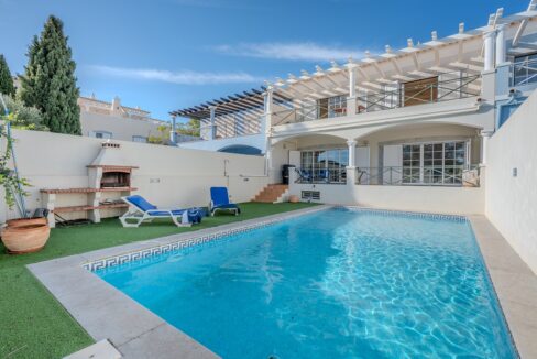 4 bed townhouse with pool in Vilamoura, Algarve for sale 1